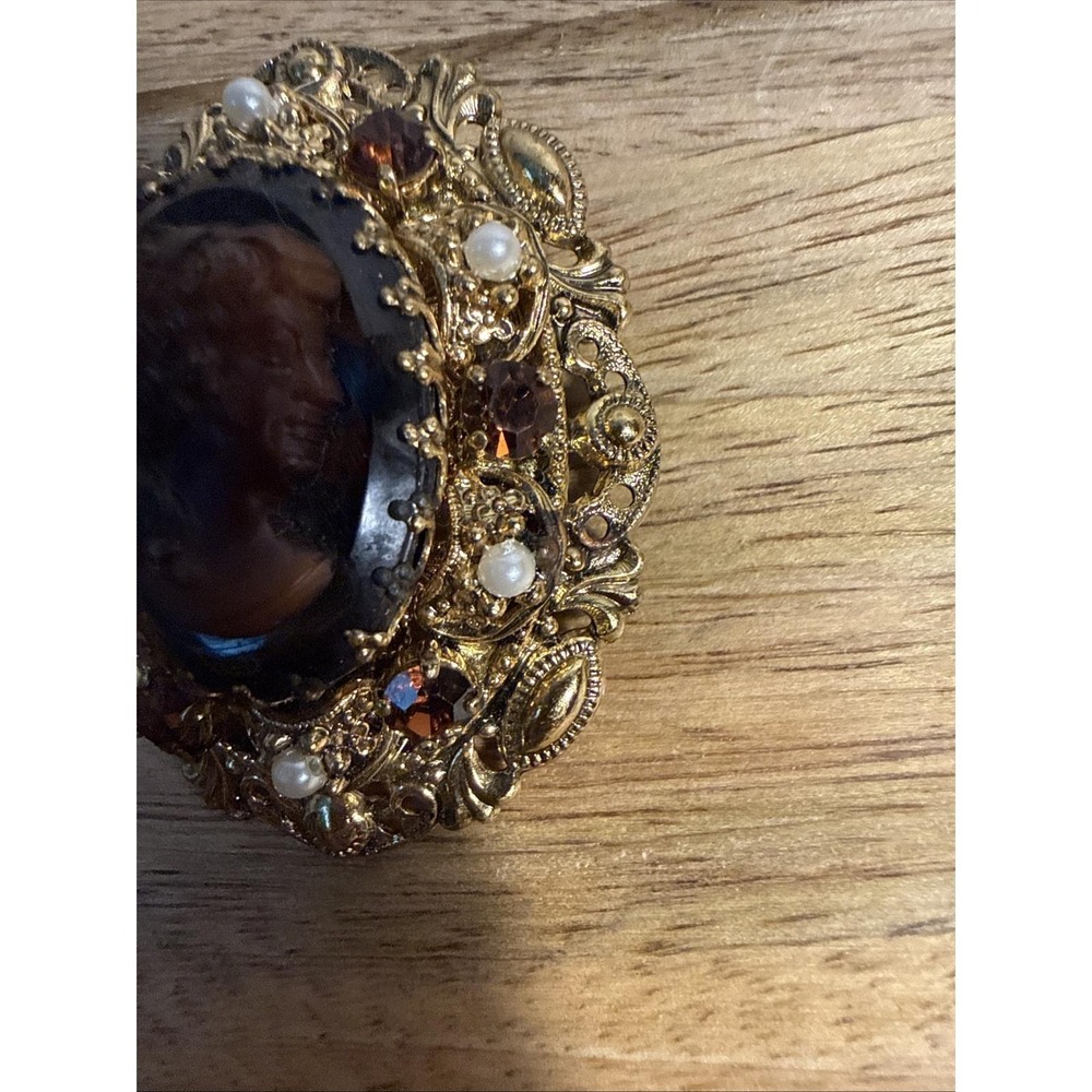 Vintage Cameo Brooch Germany Gold Tone Filigree Amber Rhinestone Pin - Picture 3 of 5
